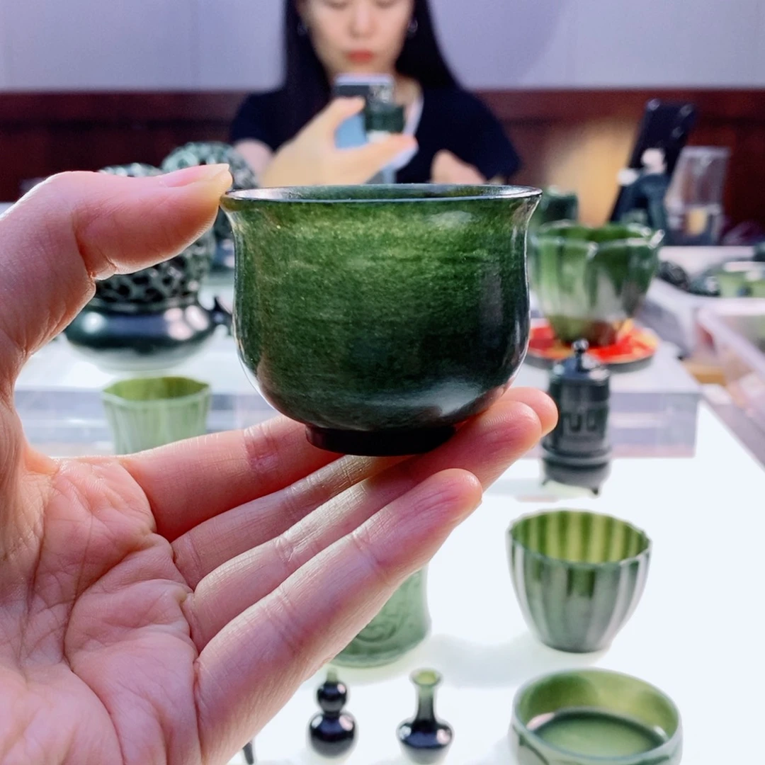 未镶嵌和田玉（青玉）摆件