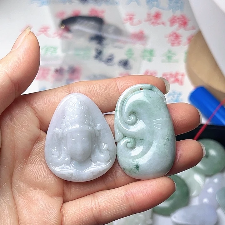 浅***迹翡翠未镶嵌颈饰观意和如意