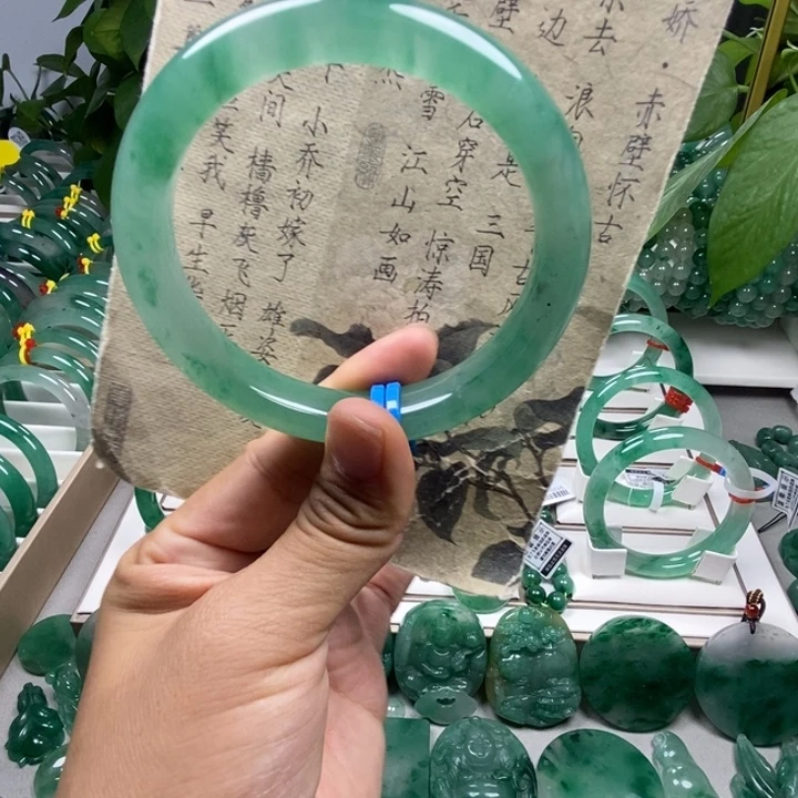 未镶嵌手镯石英质玉