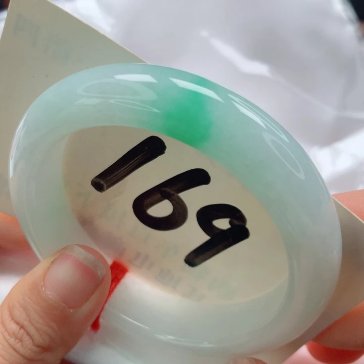 未镶嵌手镯翡翠白底青