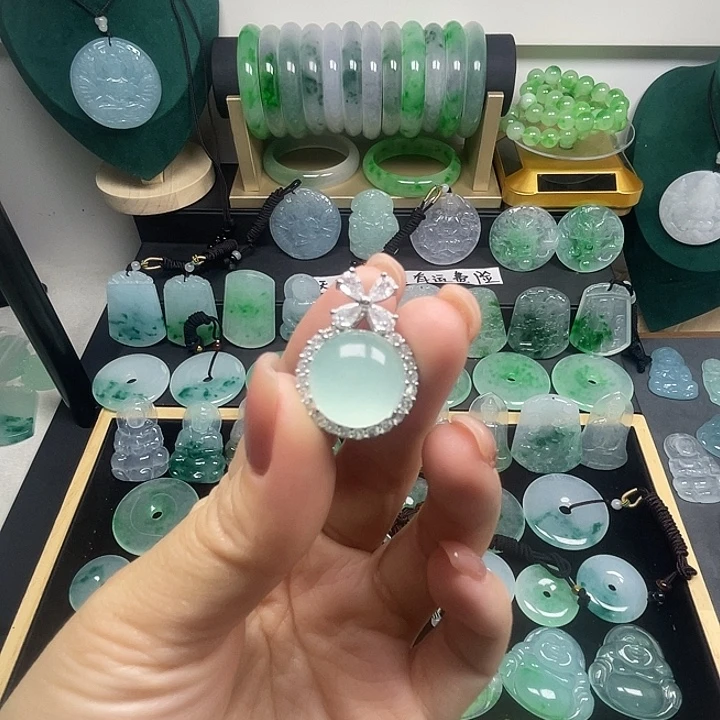 翡翠未镶嵌颈饰蛋面
