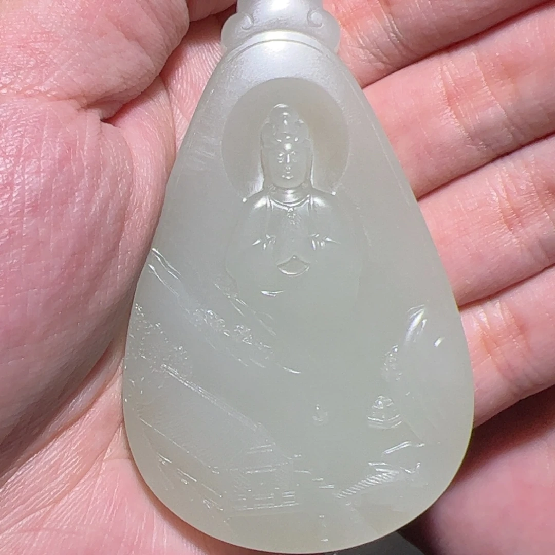 慎***言和田玉未镶嵌颈饰