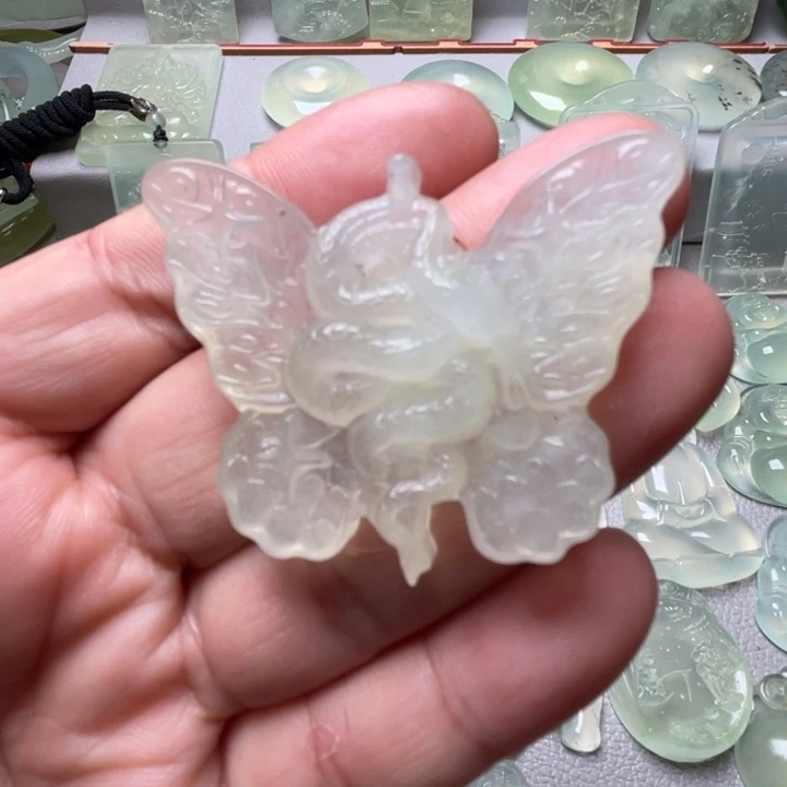 岫玉未镶嵌吊坠(赠链)