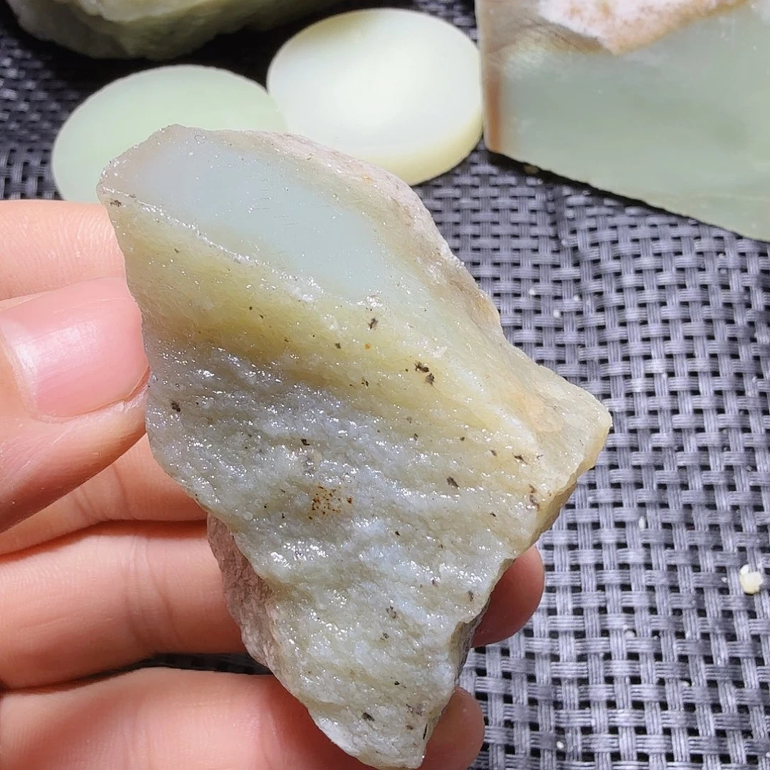 和田玉（糖玉）未镶嵌珠宝半成品