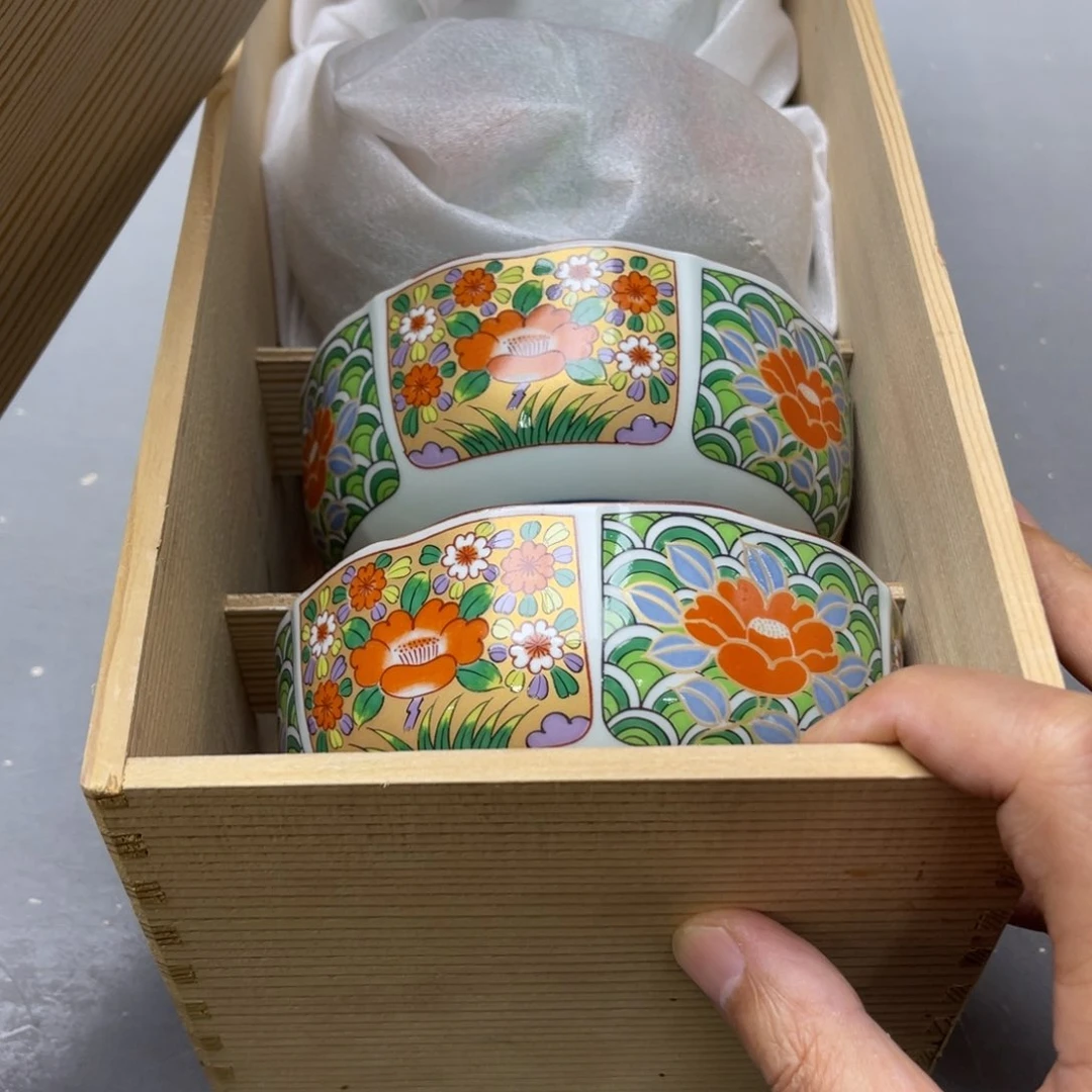 迦***F瓷片密密麻麻地铺满一层