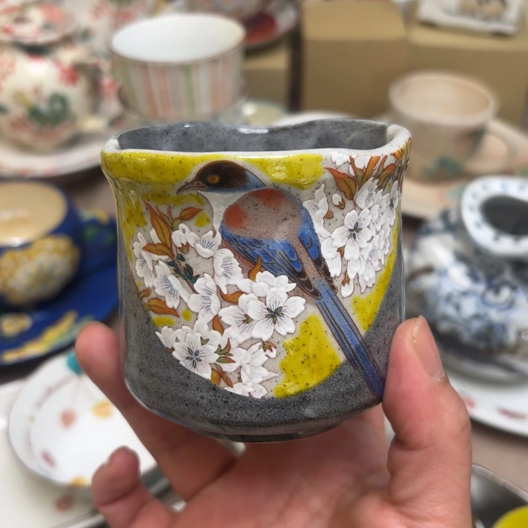 陶山樱鸟 手握汤吞