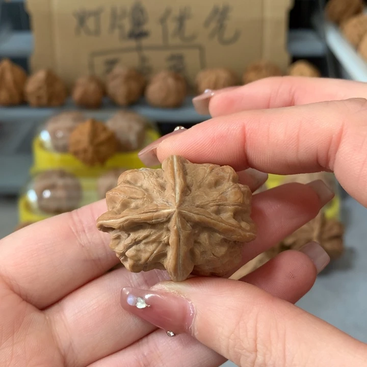 X***吊坠文玩核桃异形单只，有瑕疵