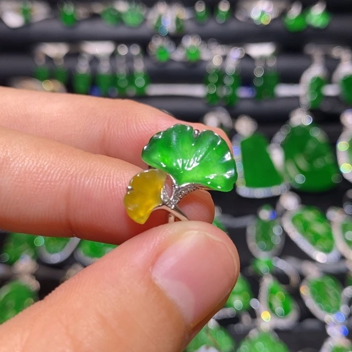 18K金镶嵌戒指翡翠天然翡翠