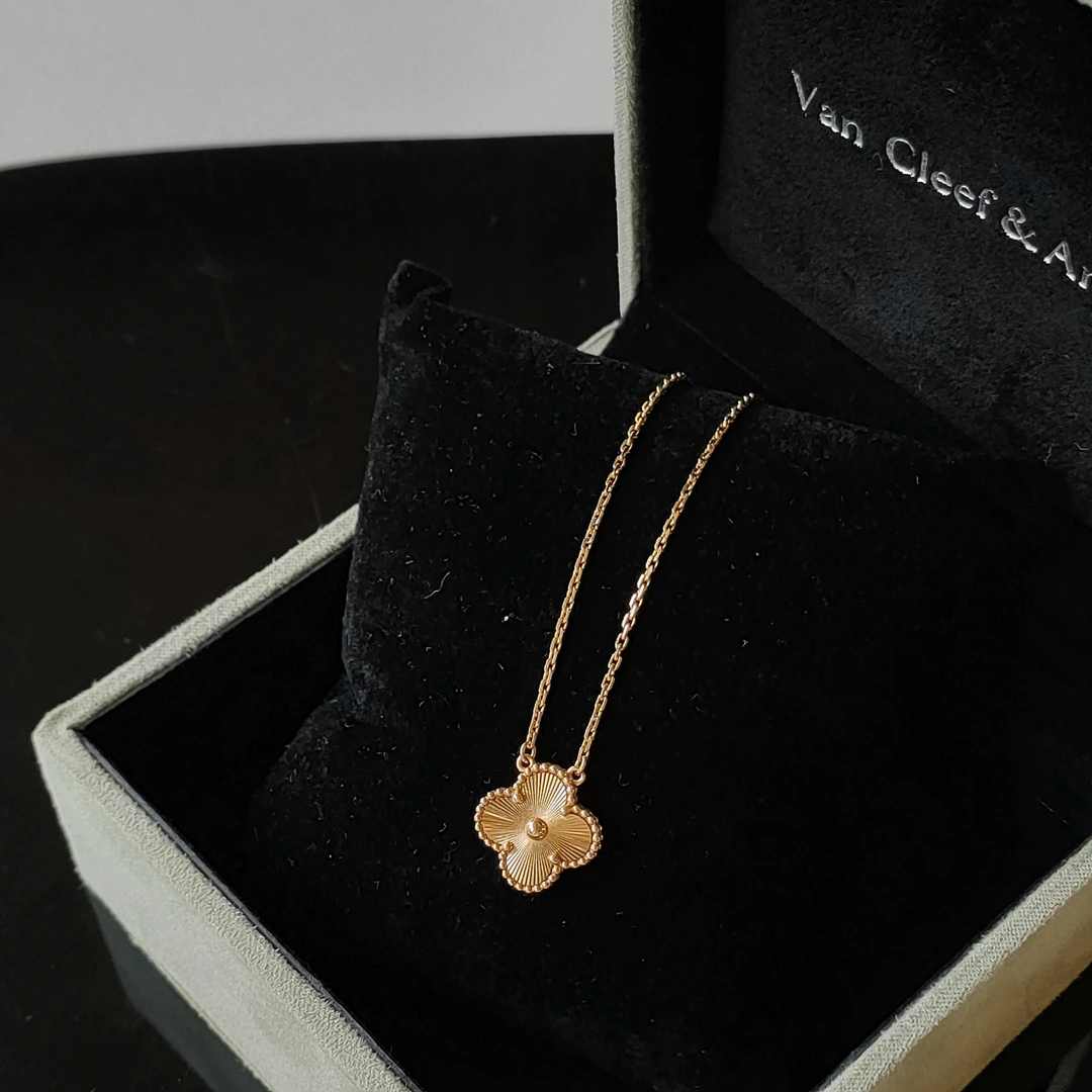 95新 梵克雅宝 Azul-VCA 18k黄金镭射新扣四叶草中花项链 43617