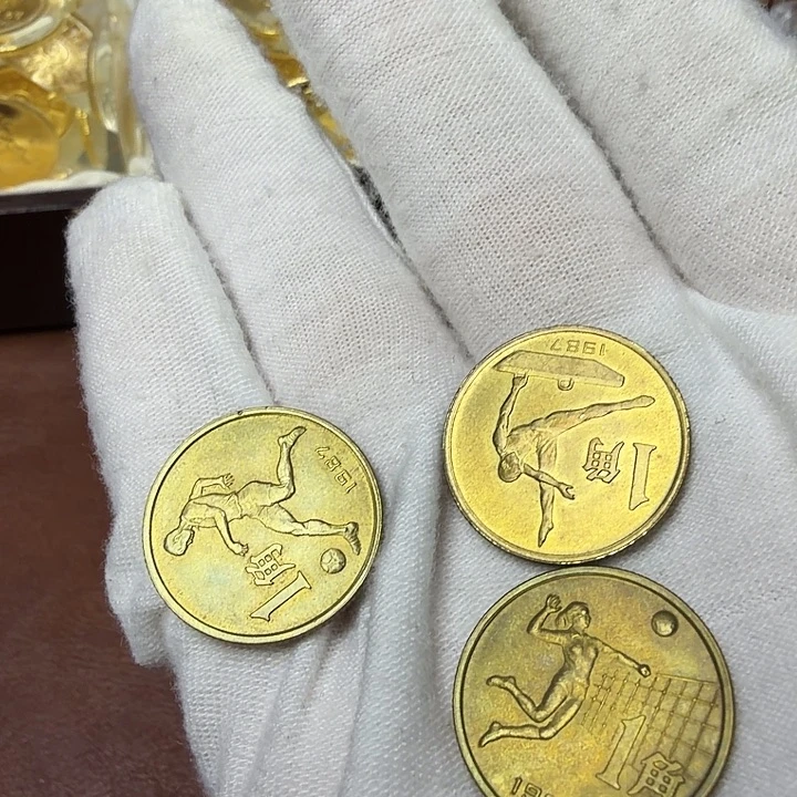 其他普通金属六运纪念币一套