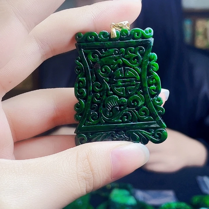 翡翠18K金镶嵌颈饰多样性