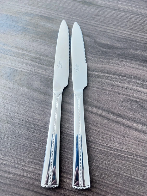 ARGENT牛排刀两支，长度24cm、微瑕
