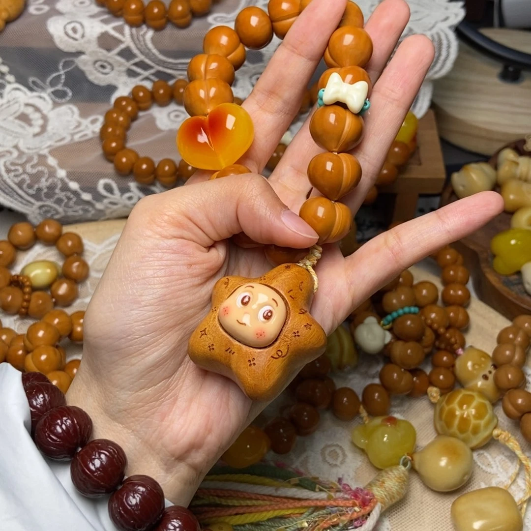 M***M吊坠猴头核桃只要三个配饰