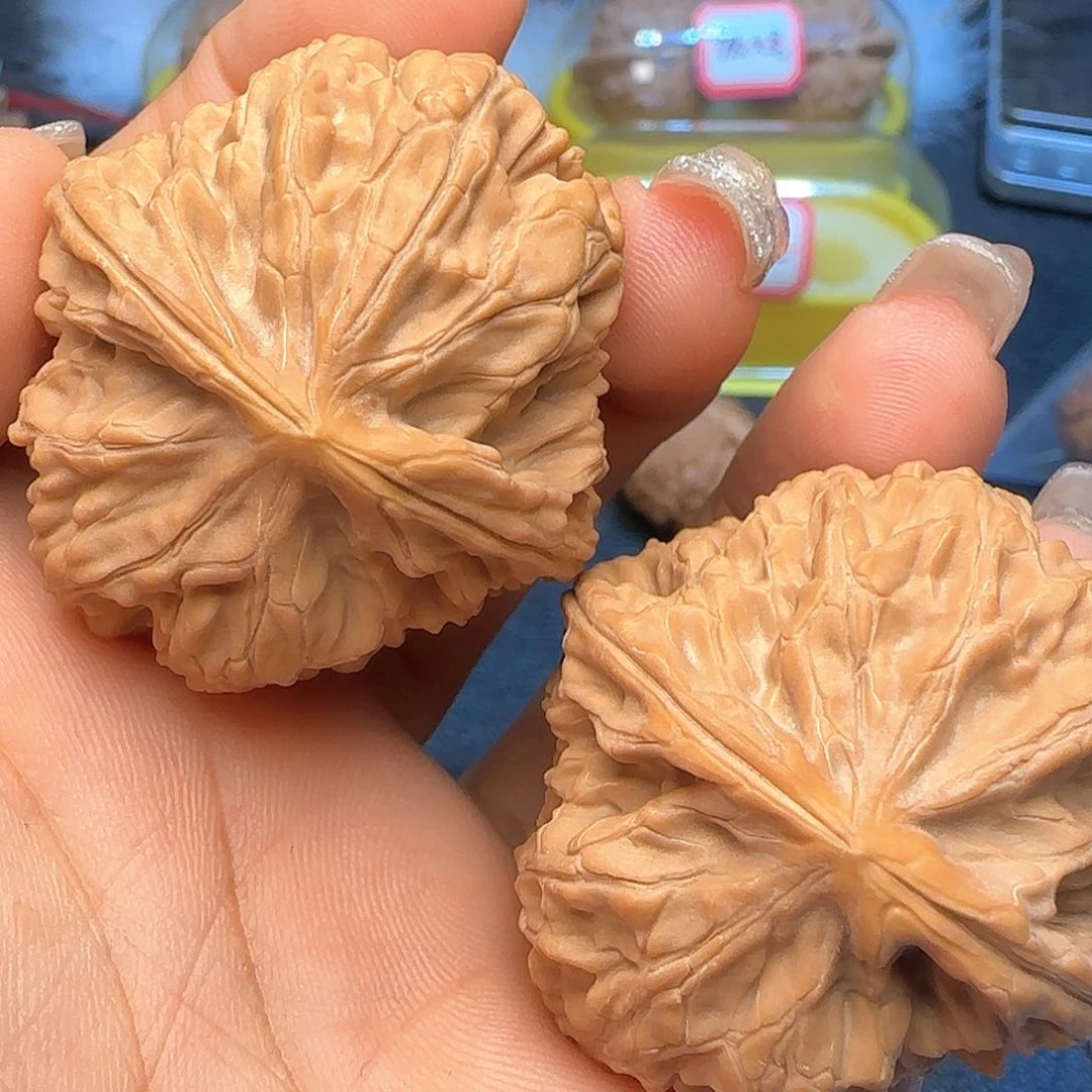 文玩核桃吊坠老*40春秋鼎