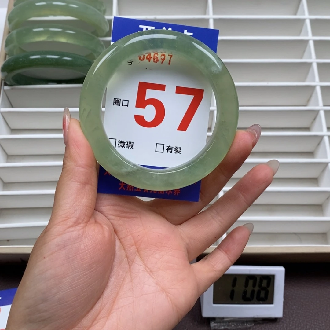 岫玉手镯未镶嵌我