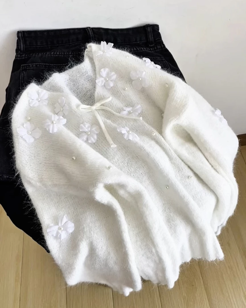 2025秋冬季新款甜美重工钉珠蝴蝶毛衣女宽松外穿洋气花朵针织衫