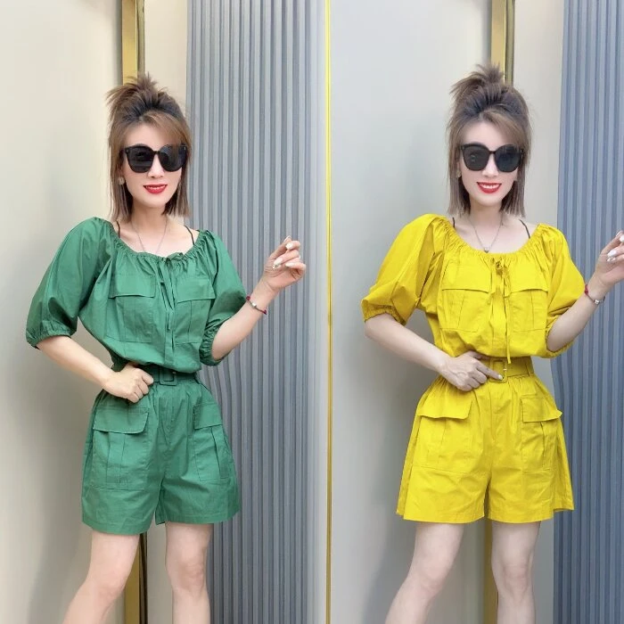 显瘦圆领短袖连体裤