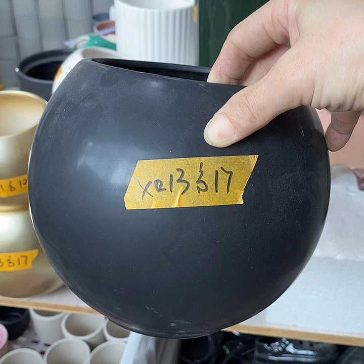 摆件陶盆有孔 瑕疵介意勿拍