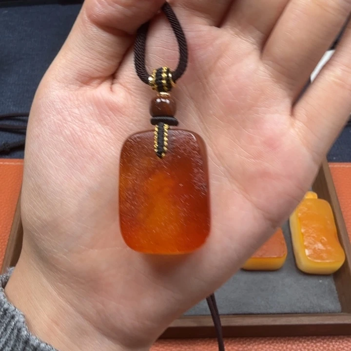 蜜蜡未镶嵌吊坠(赠链)