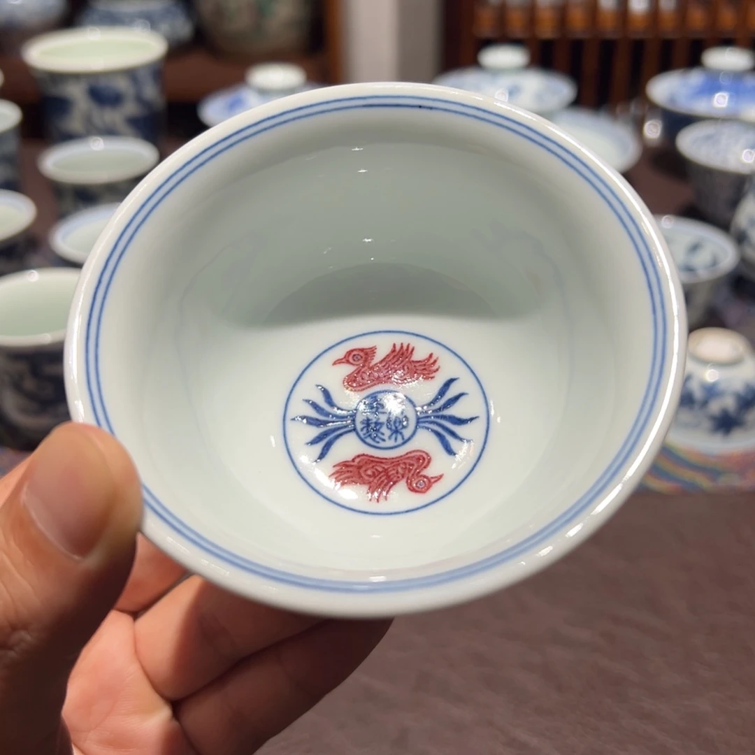 精品青花釉里红缠枝莲内鸳鸯压手杯口径约9.3厘米
