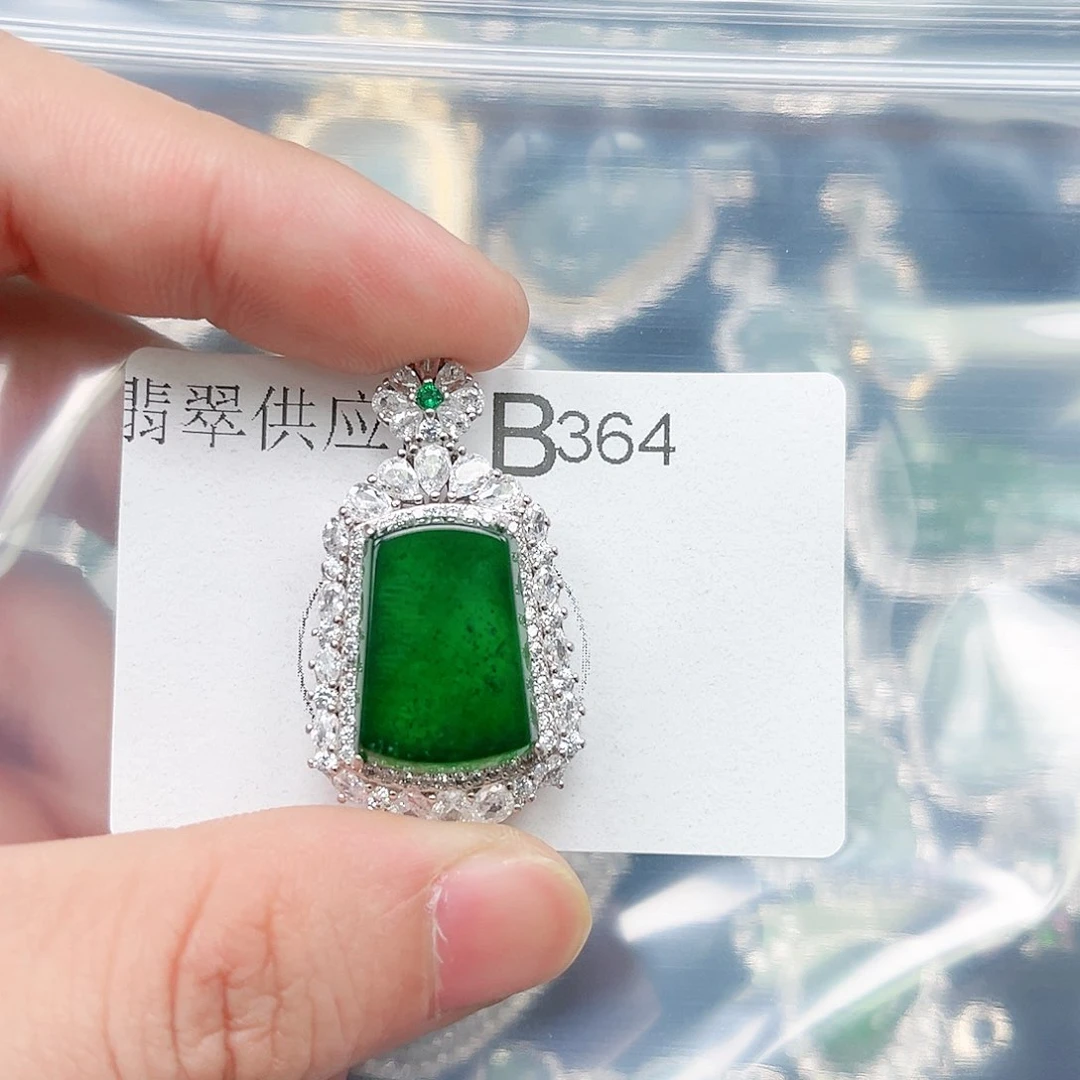 翡翠颈饰未镶嵌翡翠364