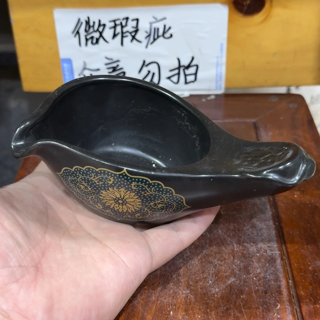 微瑕疵介意勿拍陶瓷器皿X648