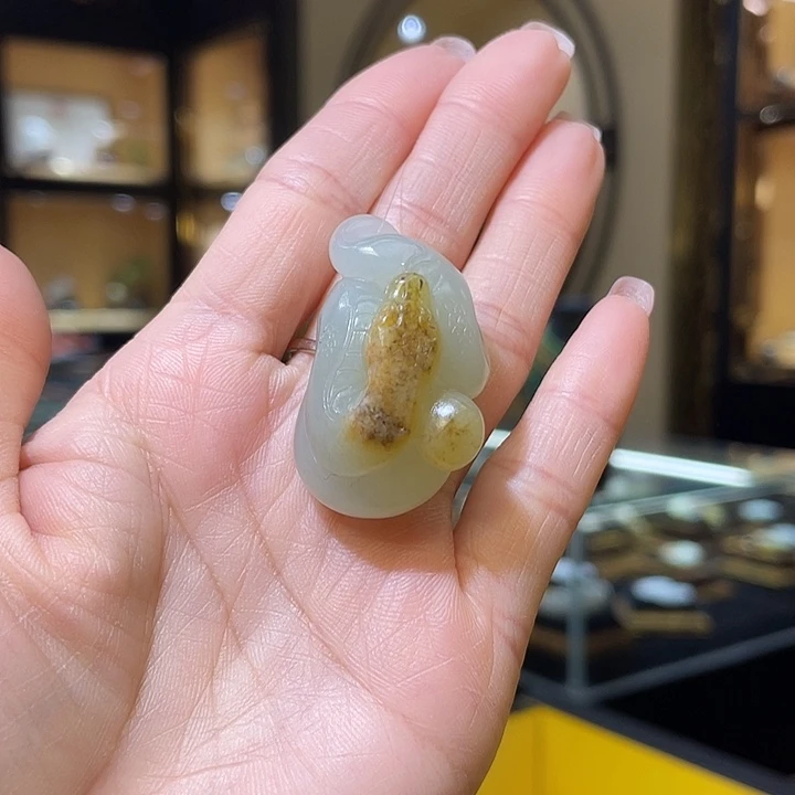 和田玉未镶嵌颈饰小龙