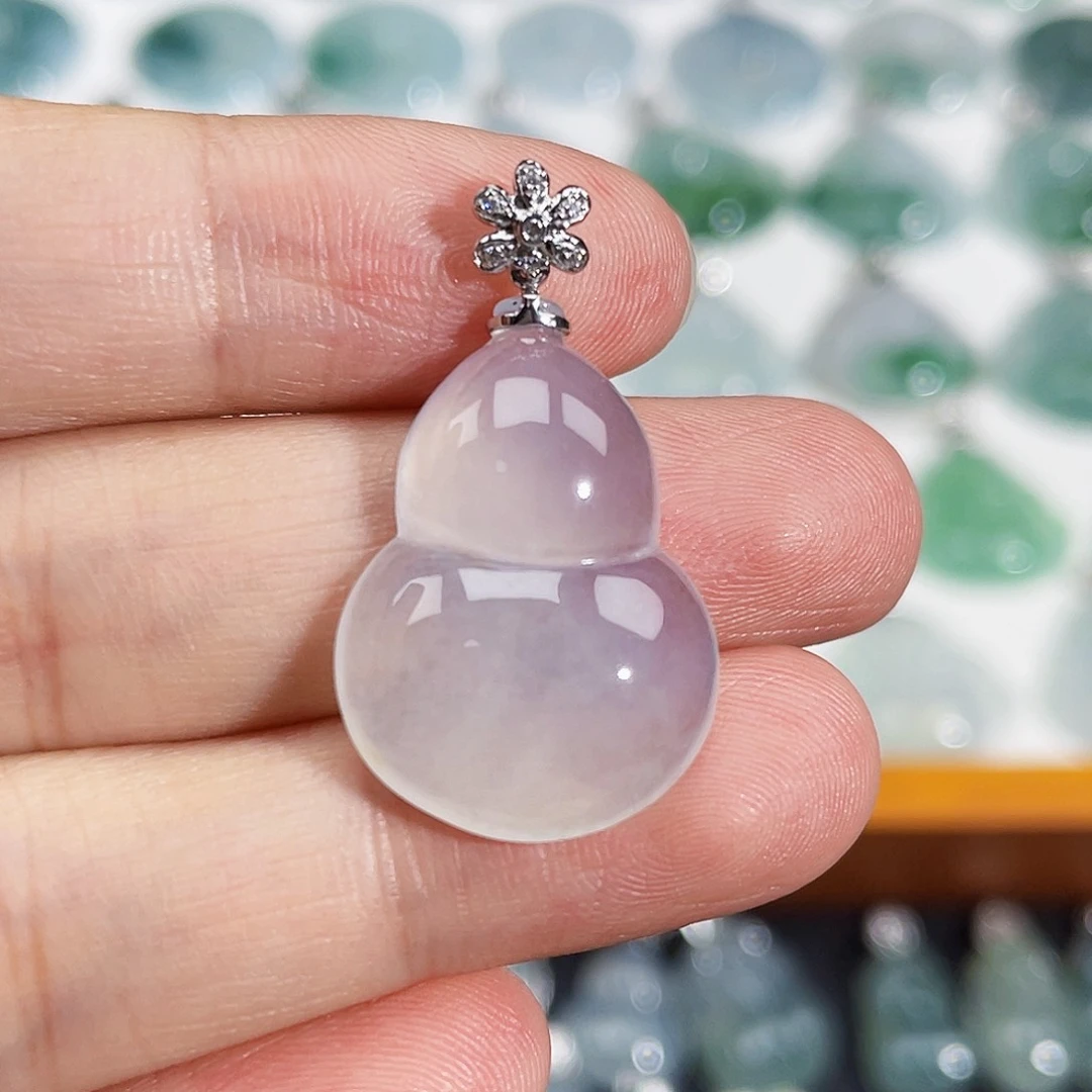 颈饰18K金镶嵌翡翠吊坠