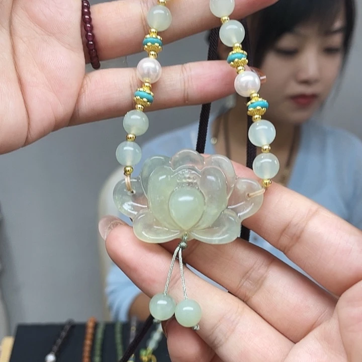 蛇纹石玉未镶嵌颈饰