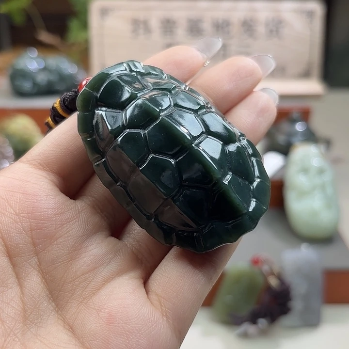 和田玉未镶嵌颈饰岳*丘
