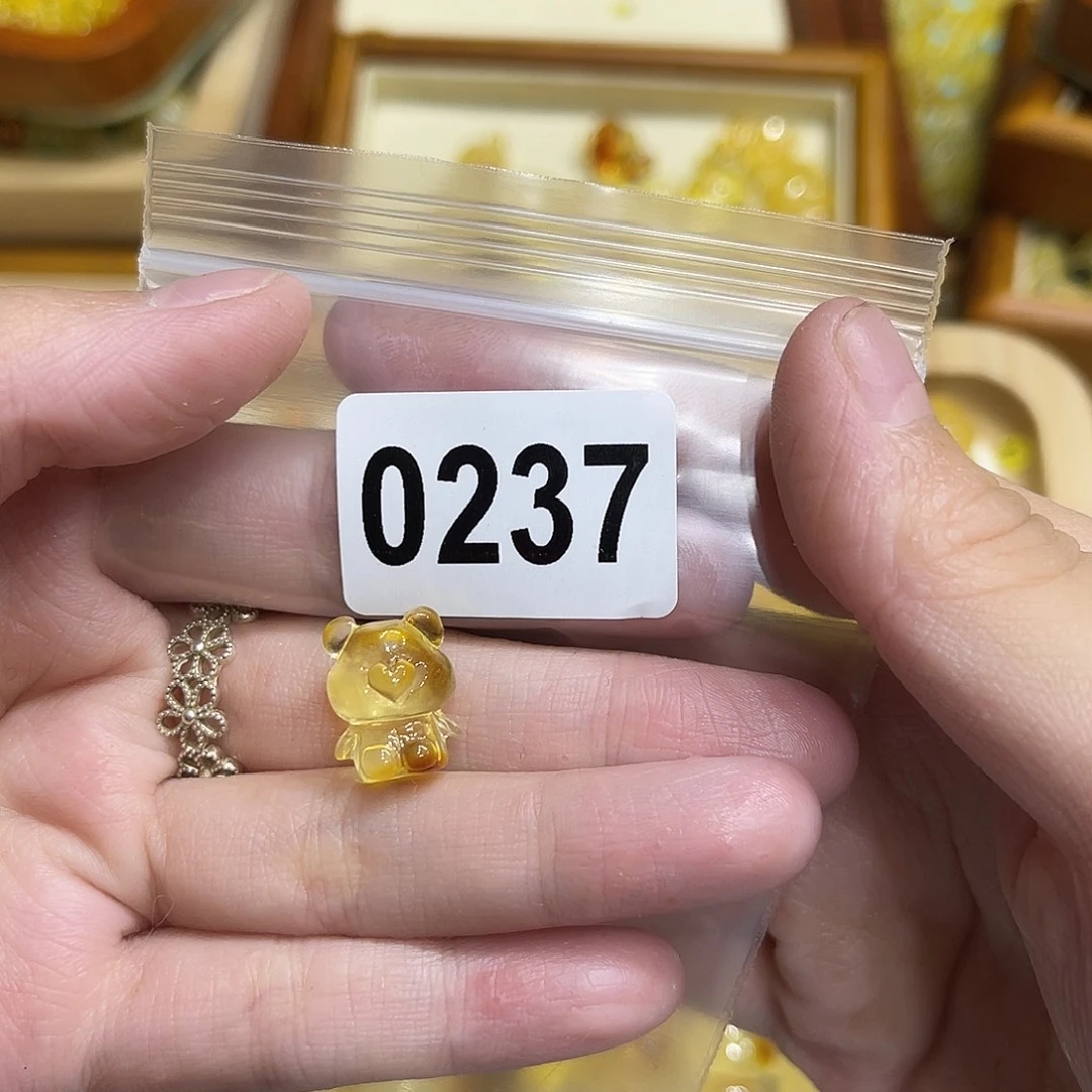 琥珀未镶嵌颈饰蜜蜡