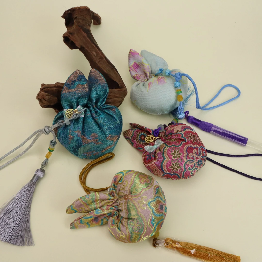 非遗宋锦小兔子香囊复古随身便携手工随机发一个