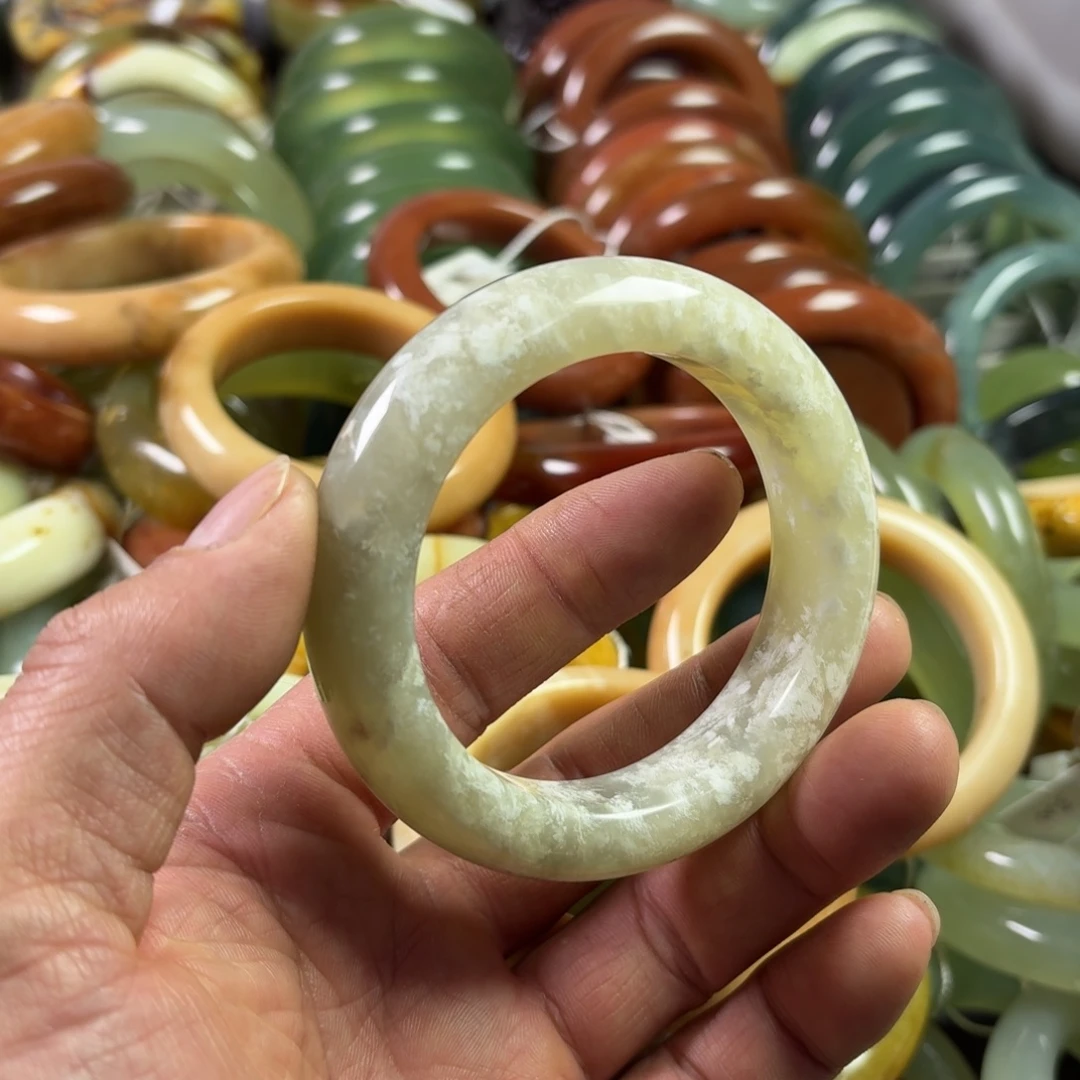 蛇纹石玉未镶嵌手镯