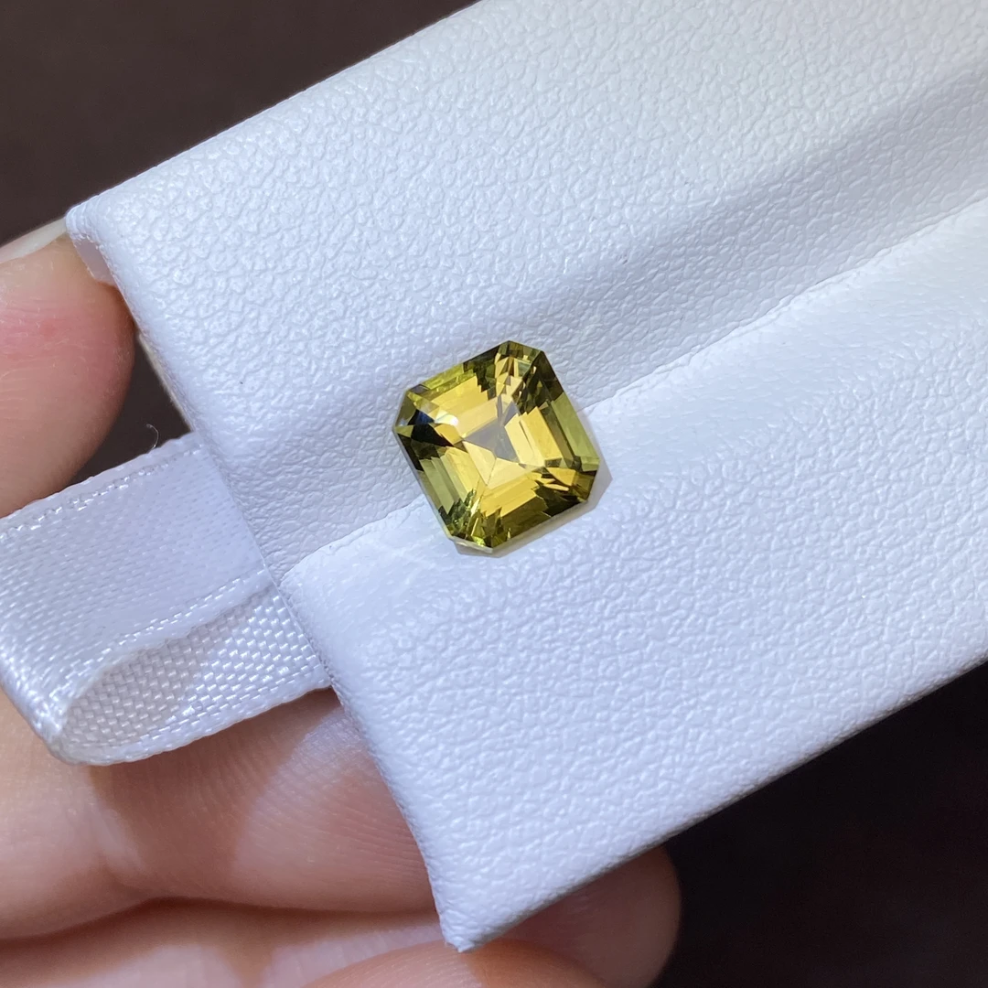 25B044 金绿宝石2 .18克拉