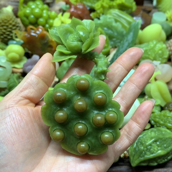 蛇纹石玉手把未镶嵌千**?
