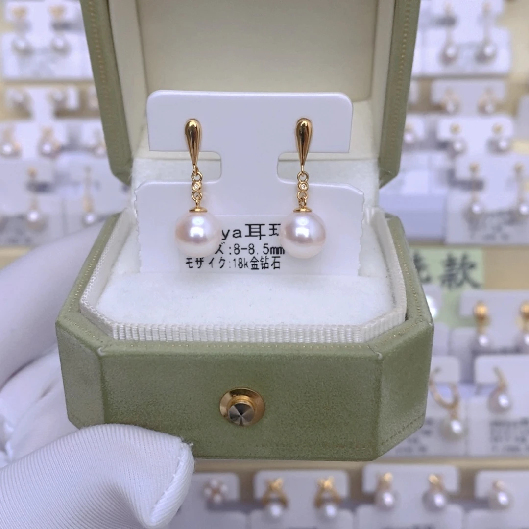 18K金镶嵌海水珍珠耳饰