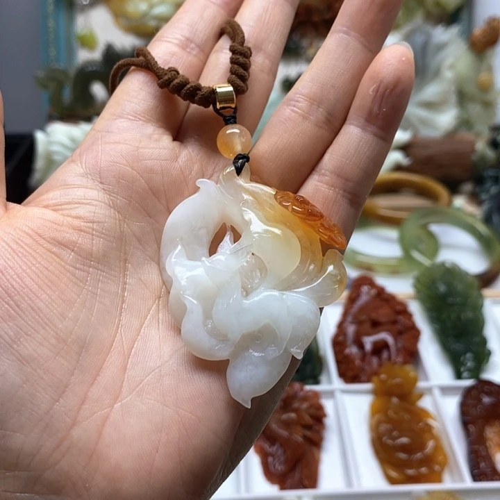 未镶嵌蛇纹石玉颈饰炸