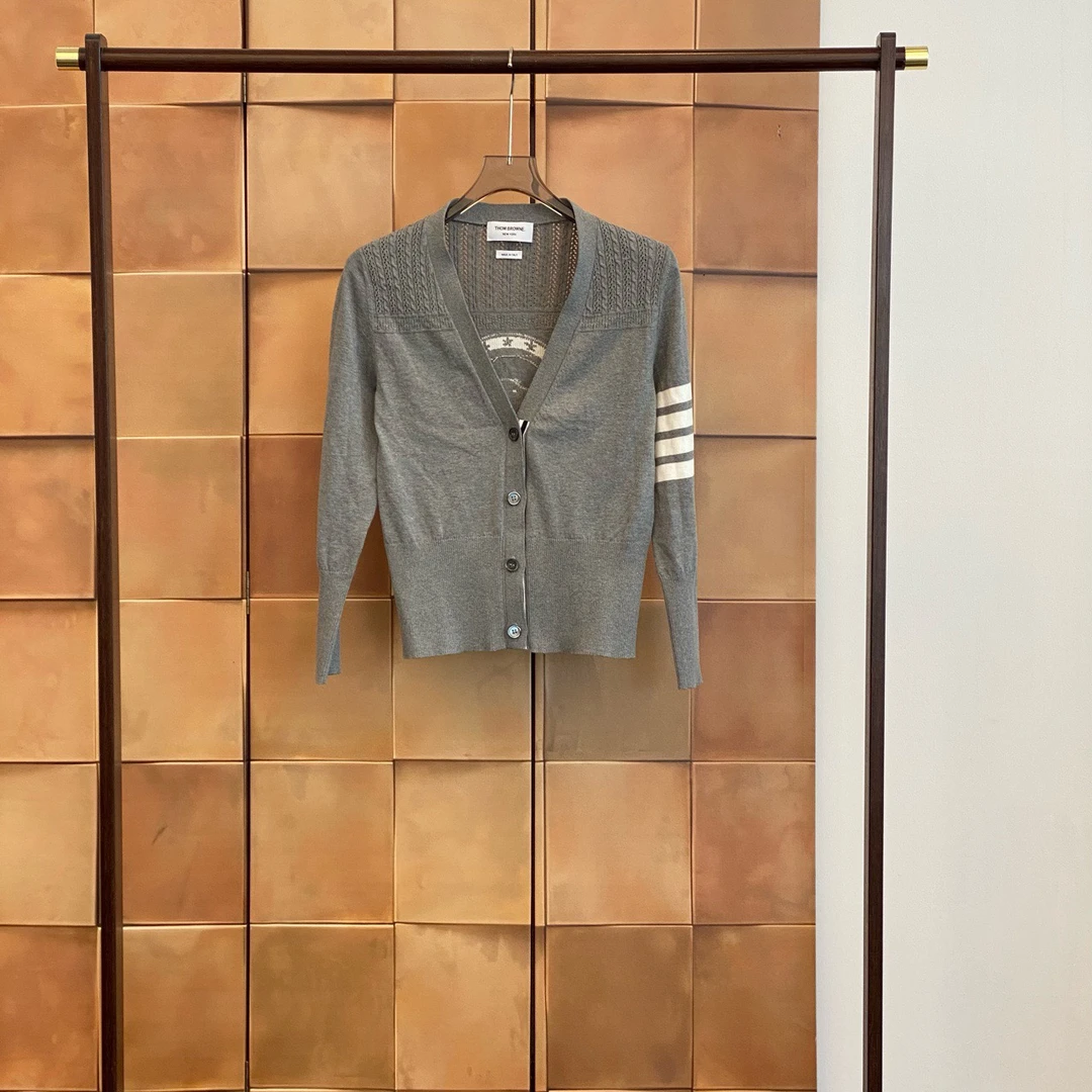 99新 THOMBROWNE 灰色四条纹小狗针织开衫/38码/存放品/30750