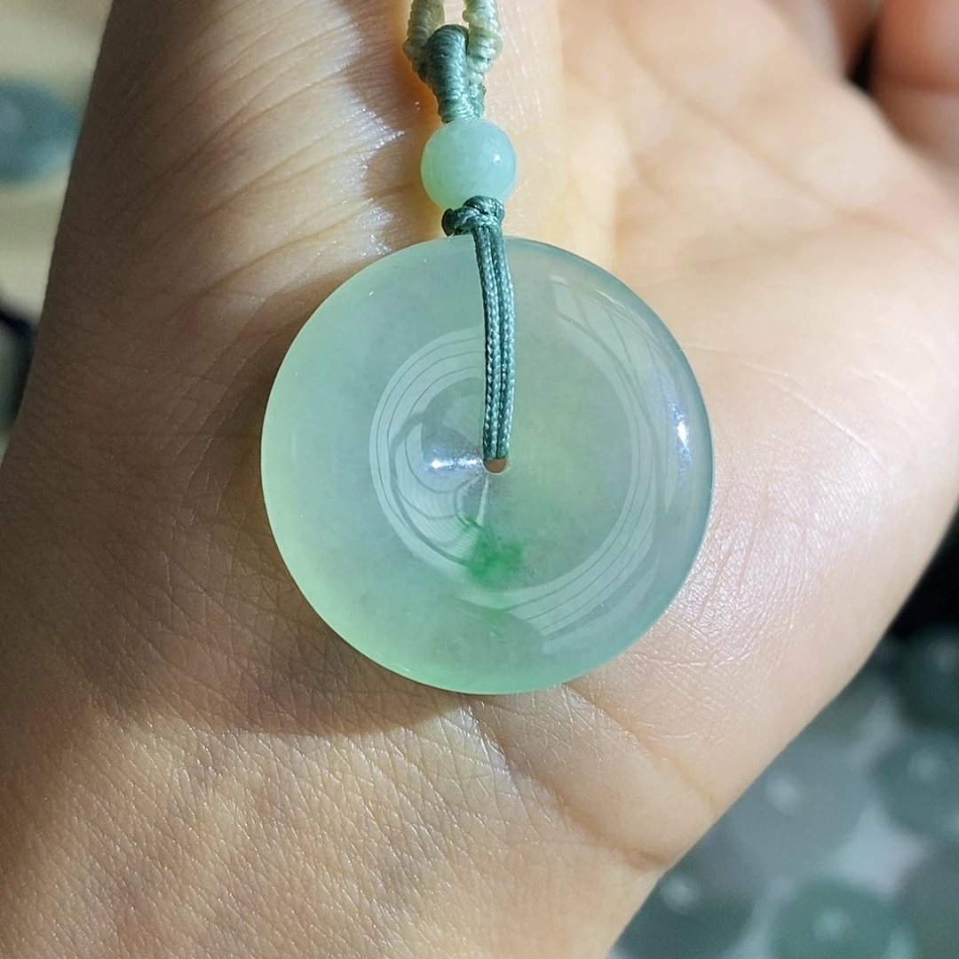 翡翠颈饰未镶嵌翡翠首饰