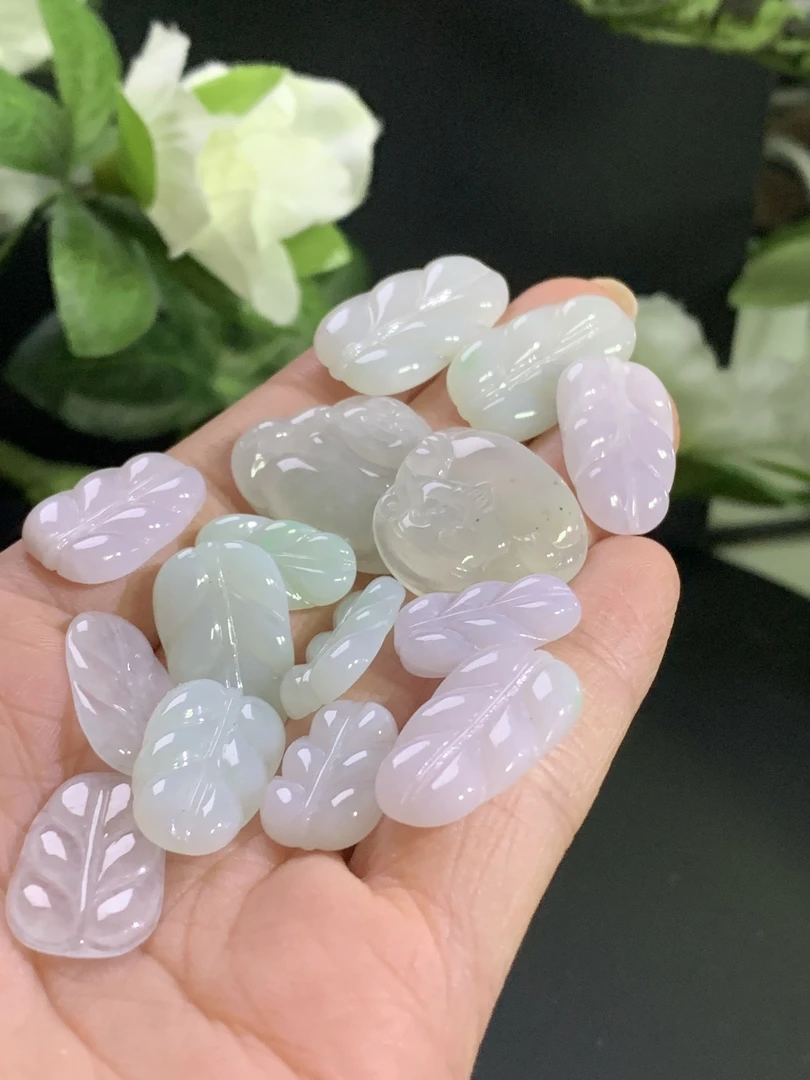 翡翠吊坠（随机发一）