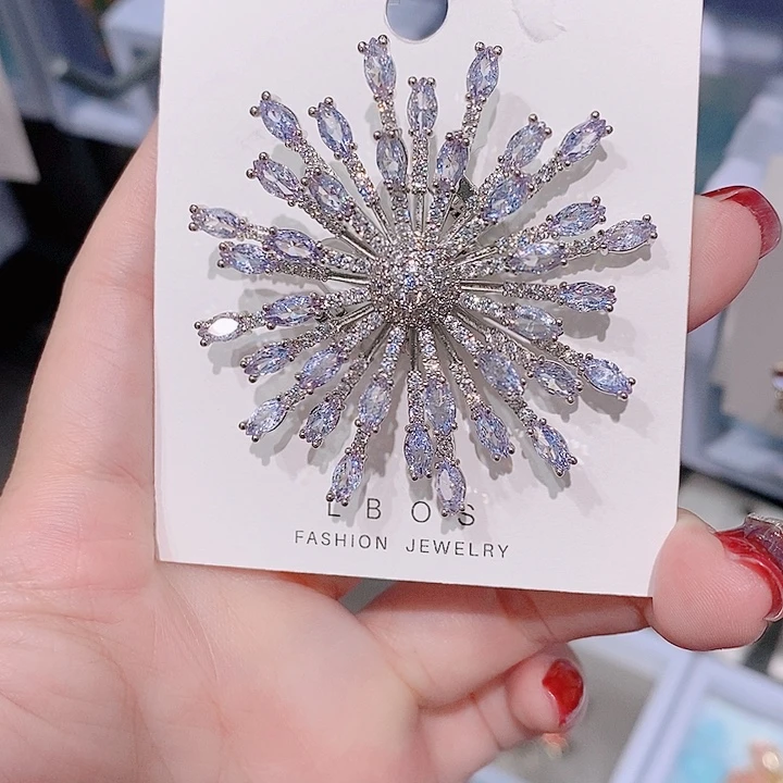 锆石铜合金紫色花花锆石胸针