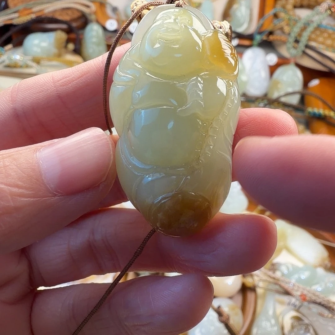 l***m和田玉未镶嵌颈饰