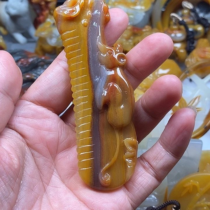 石英质玉（黄龙玉）合金颈饰