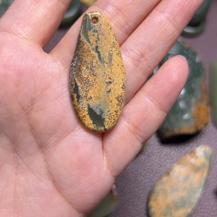 岫岩河磨玉（透闪石质玉）未镶嵌颈饰