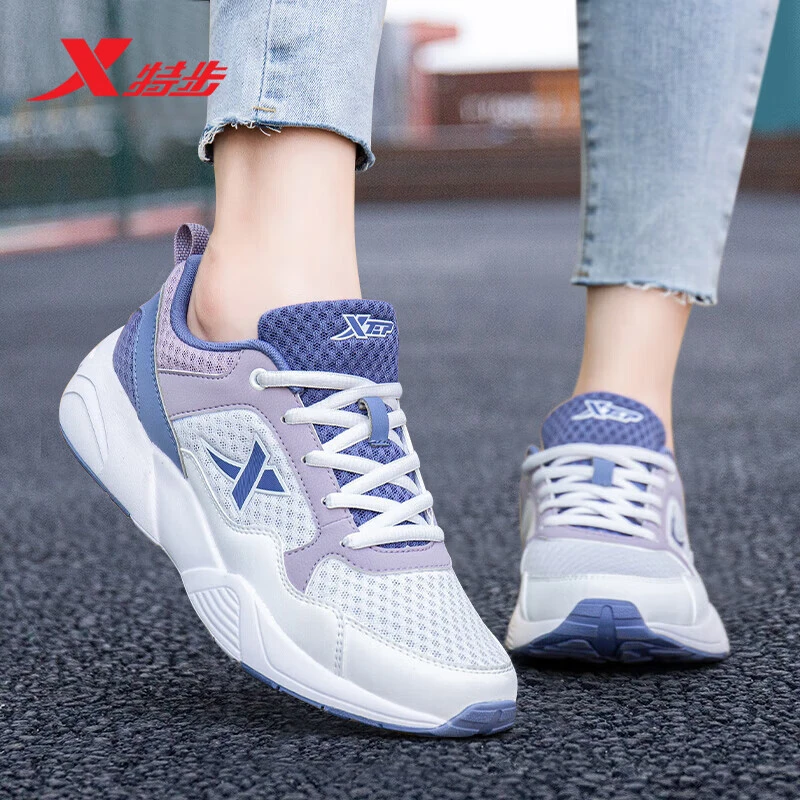 特步女鞋学生休闲跑步鞋冬季新款网面透气休闲鞋百搭轻便运动鞋子