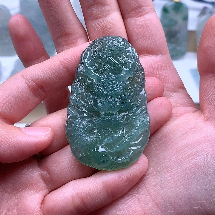 翡翠颈饰未镶嵌D****龙翡翠888