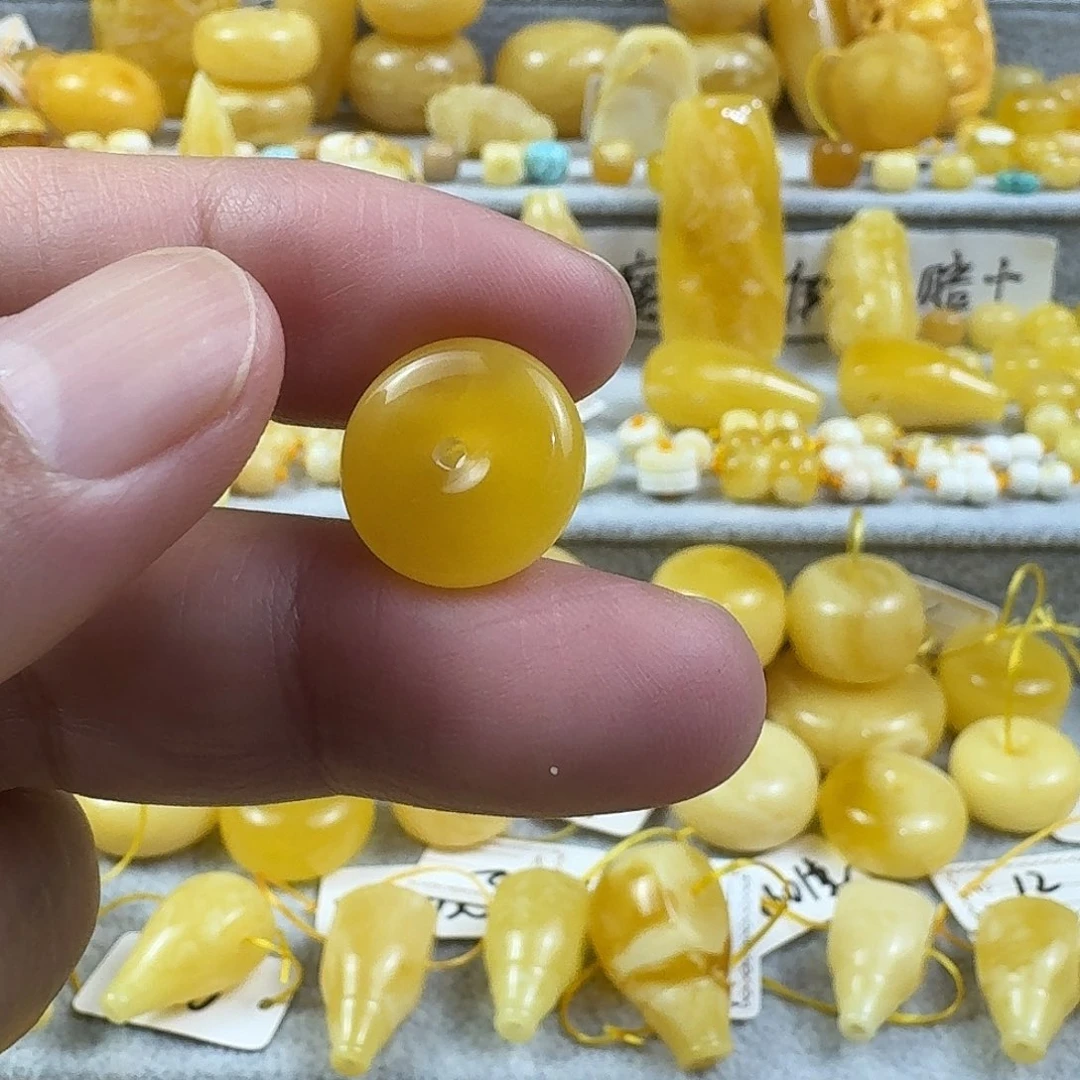 德***玛蜜蜡未镶嵌裸石52