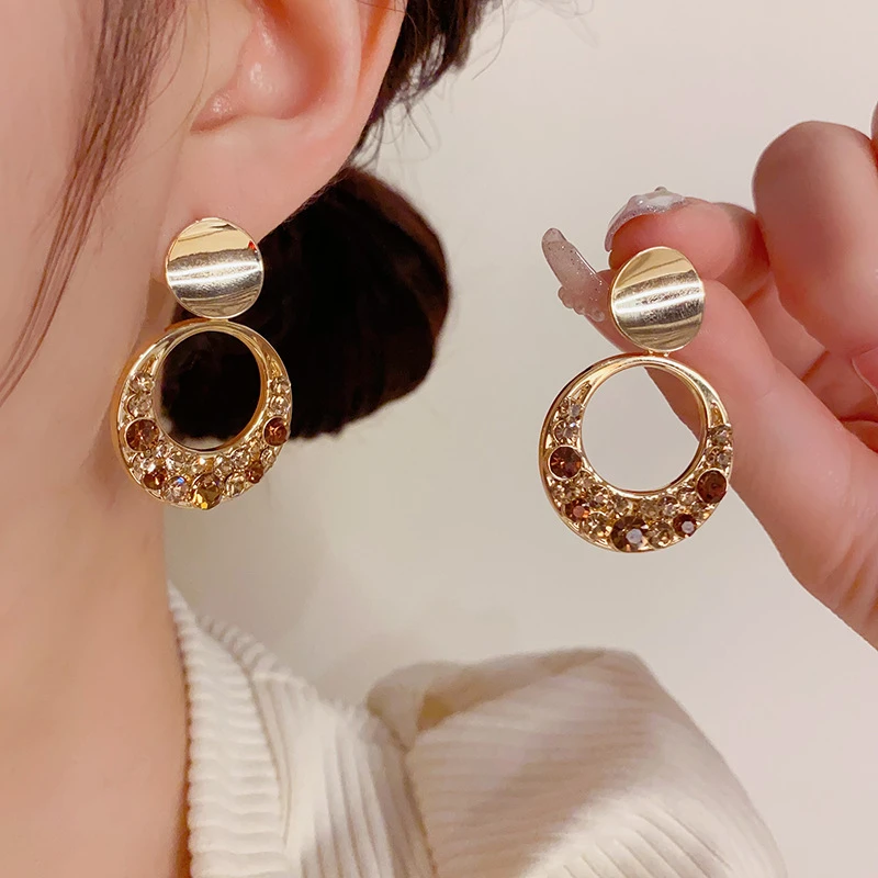 铜合金亚克力耳饰 高级感简约时尚满钻几何圆形耳坠轻奢圈圈欧美