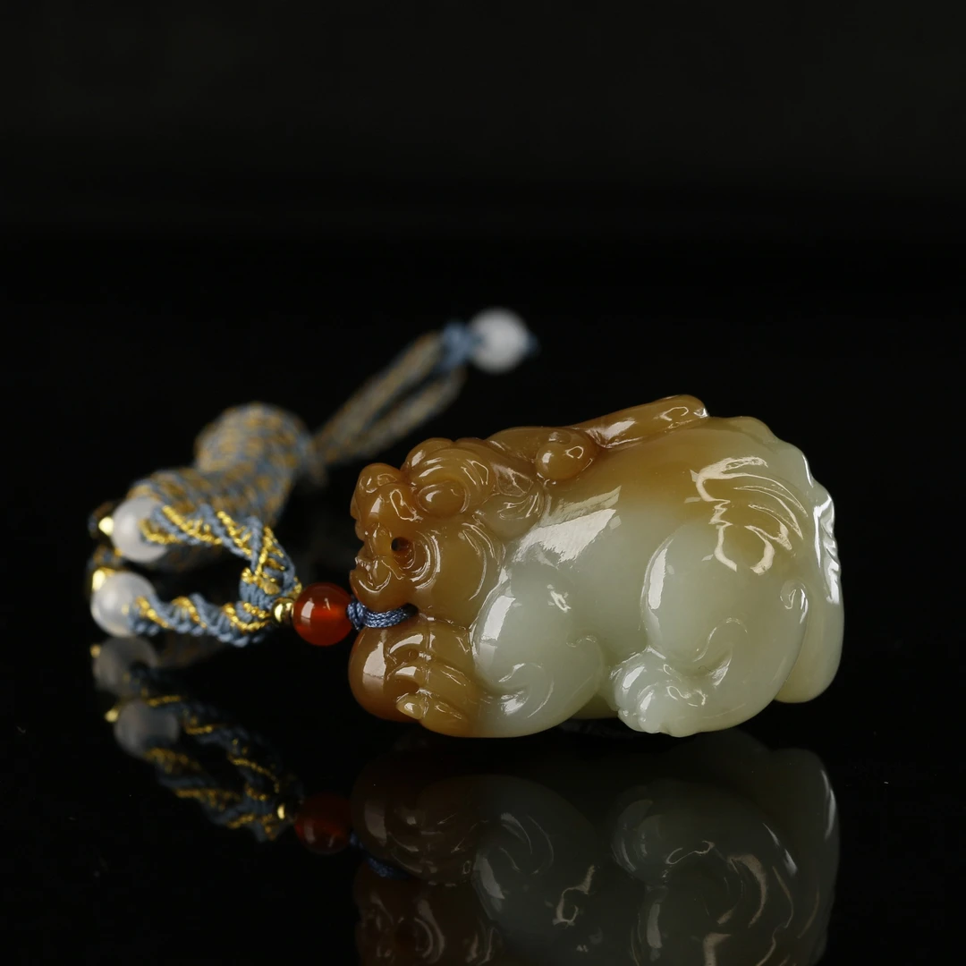 41和田玉且末糖白貔貅/300326保利厦门拍卖