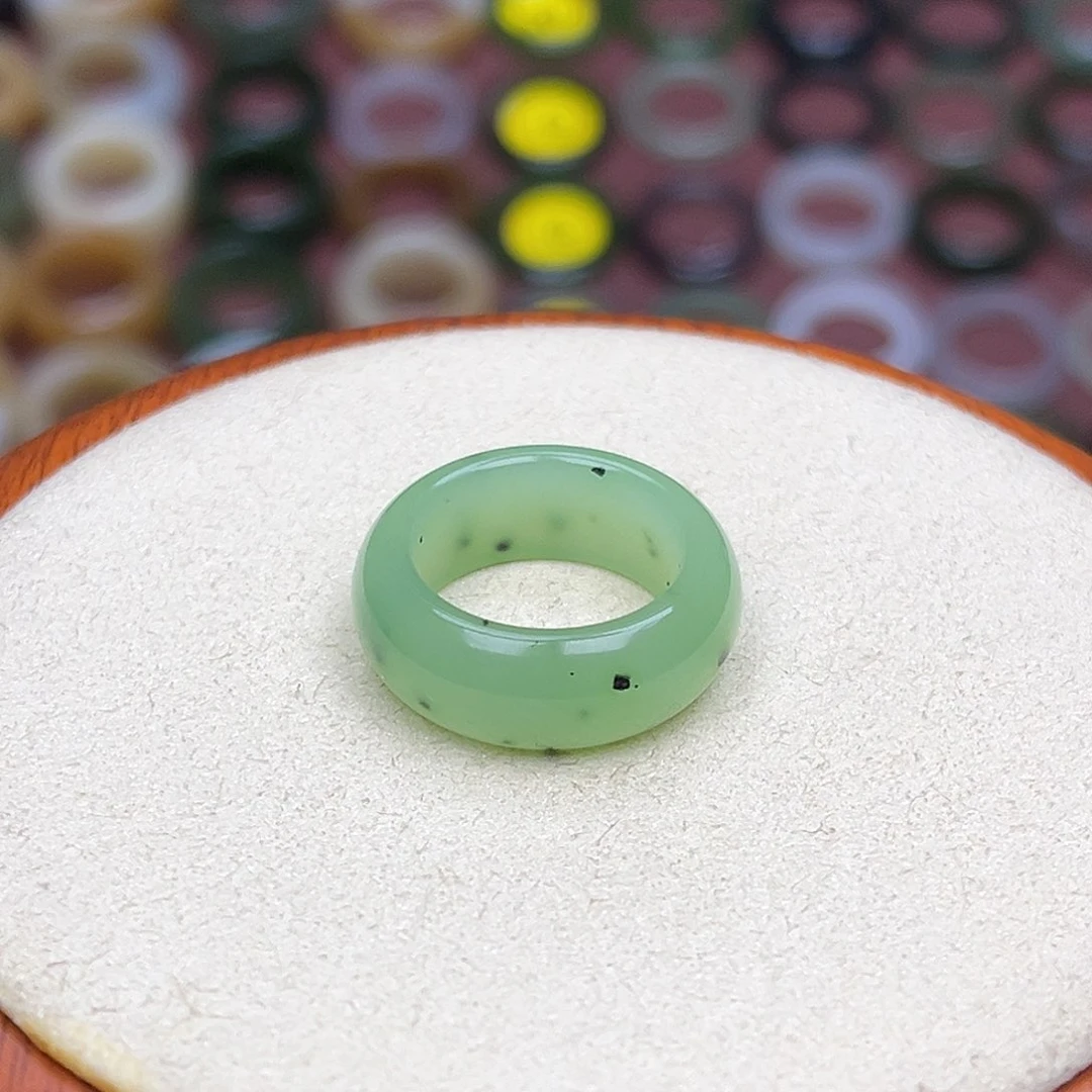 和田玉戒指未镶嵌15.4内径10圈猕猴桃